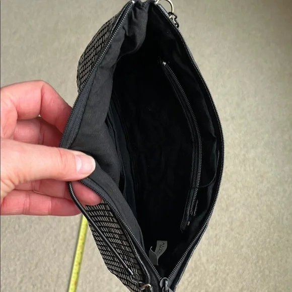 VINTAGE! Black Crescent Clutch with Metallic Mesh - Vintage - Picture 4 of 4